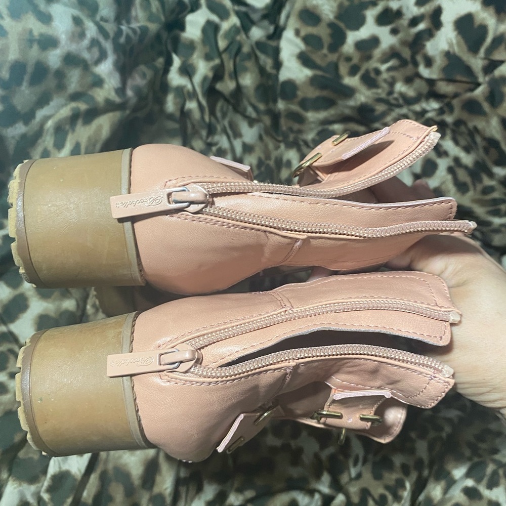 Shoes - Picture 3 of 4